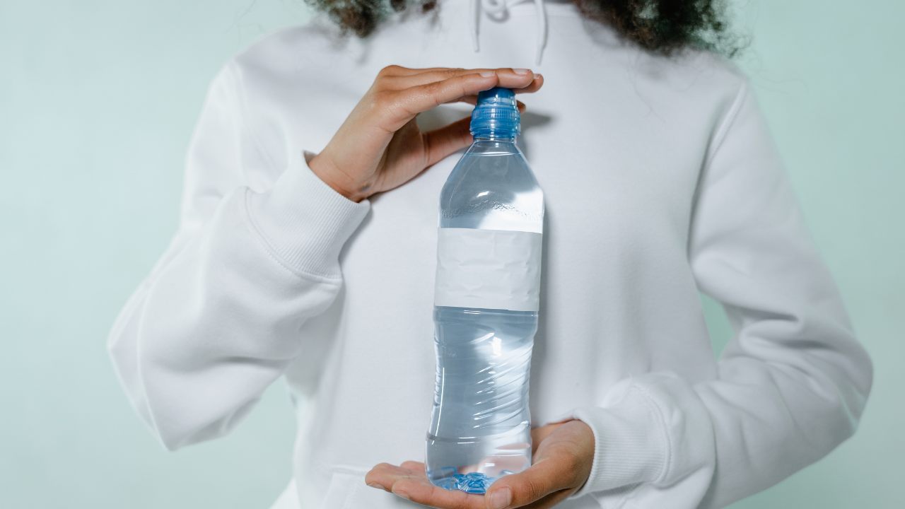 Bottiglia acqua data 01-09-2022 dimagrire