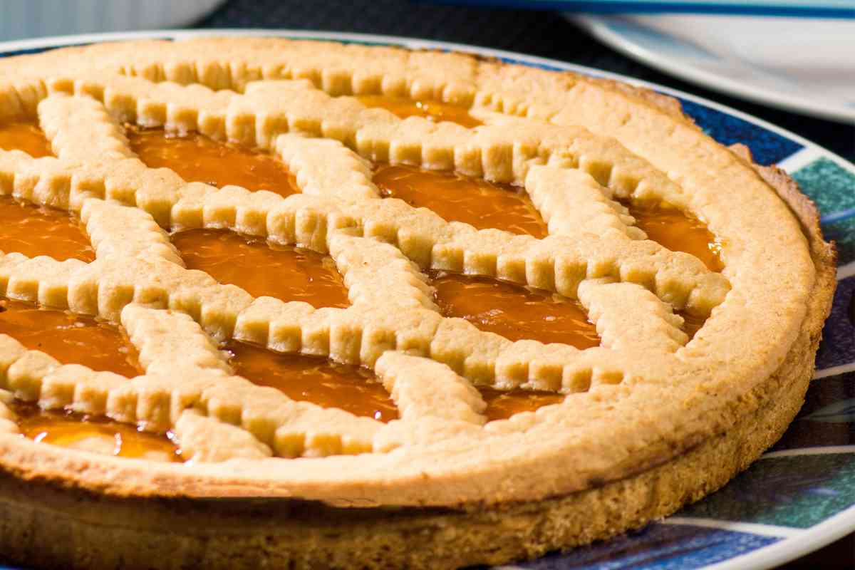 Crostata senza glutine farcita con marmellata